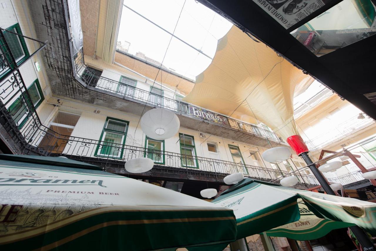 Budapest Party Hostel At Udvarom Dış mekan fotoğraf