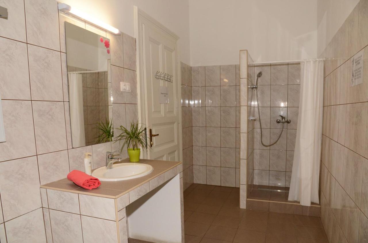 Budapest Party Hostel At Udvarom Dış mekan fotoğraf