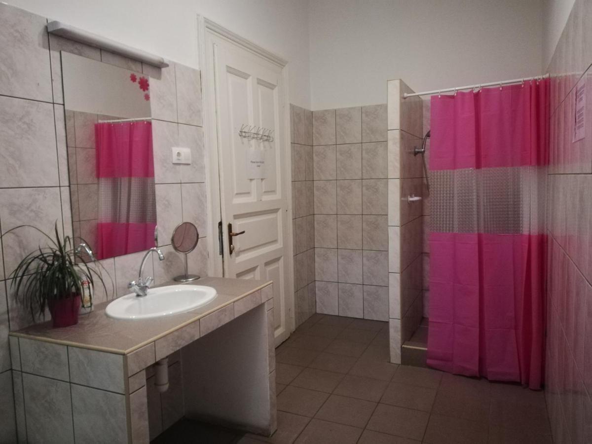 Budapest Party Hostel At Udvarom Dış mekan fotoğraf